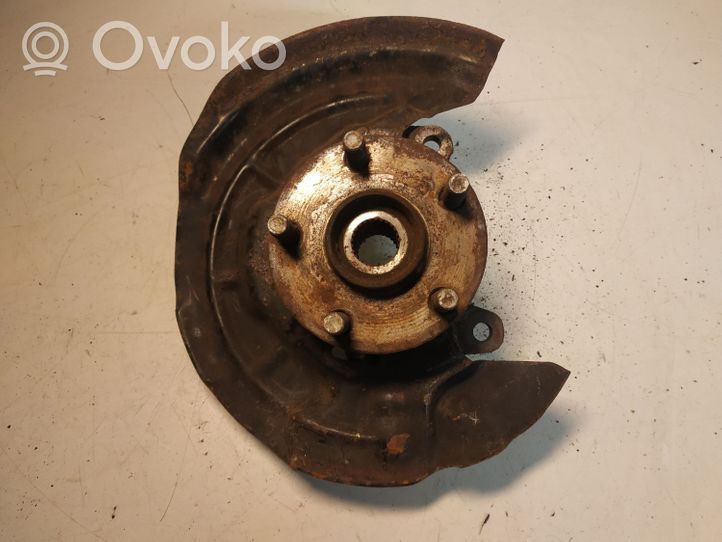 Toyota Avensis T220 Front wheel hub 