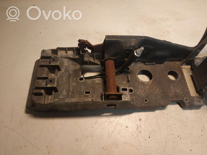 Volvo V50 Support de levier frein à main 8648399