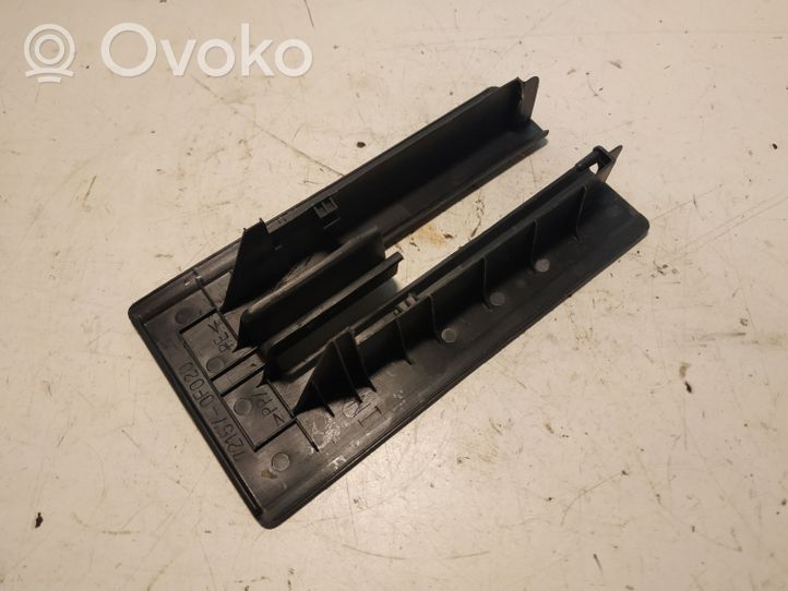 Toyota Corolla Verso AR10 Copertura rivestimento binario sedile posteriore 721570F020