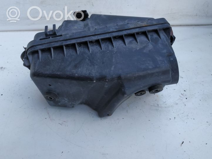 Toyota Avensis T250 Scatola del filtro dell’aria 2220427010