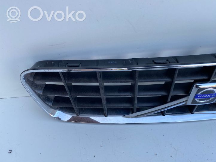 Volvo XC90 Maskownica / Grill / Atrapa górna chłodnicy 8620641