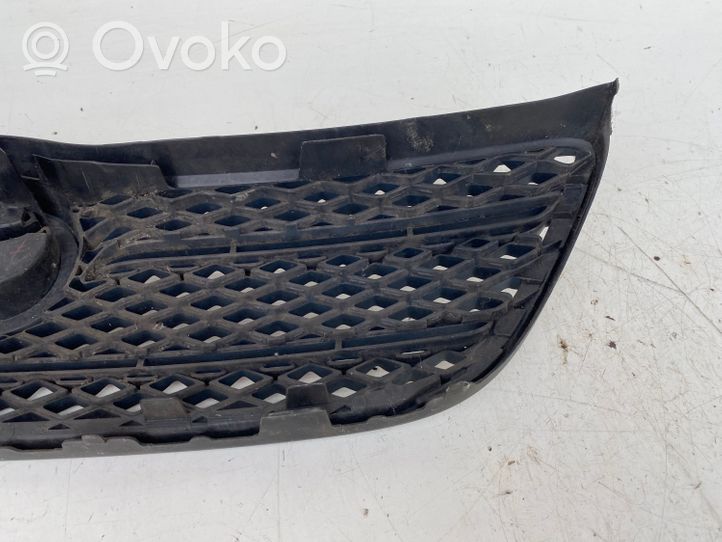 Toyota Corolla E120 E130 Grille calandre supérieure de pare-chocs avant 531111A480