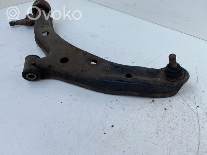 Nissan Almera N16 Braccio di controllo sospensione anteriore inferiore/braccio oscillante 