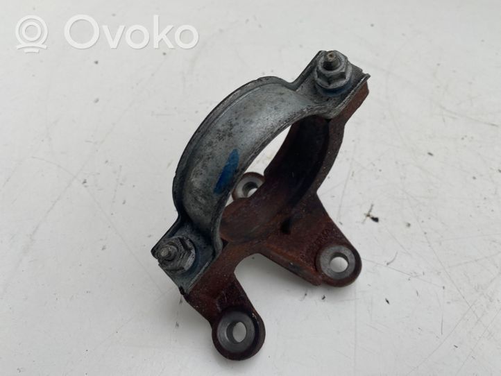 Volvo V40 Staffa del cuscinetto di supporto dell’albero di trasmissione AV613K305CA