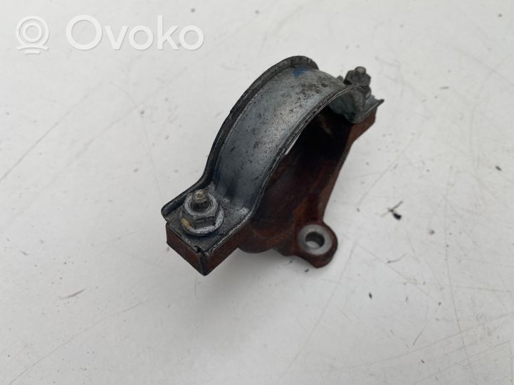 Volvo V40 Vetoakselin tukilaakerin kiinnike AV613K305CA