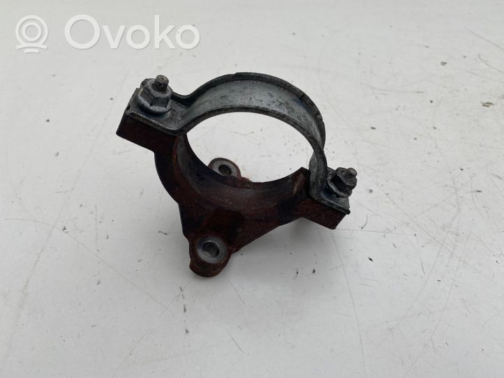 Volvo V40 Staffa del cuscinetto di supporto dell’albero di trasmissione AV613K305CA