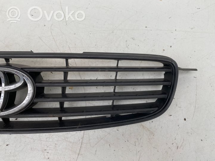 Toyota Corolla E110 Grille calandre supérieure de pare-chocs avant 