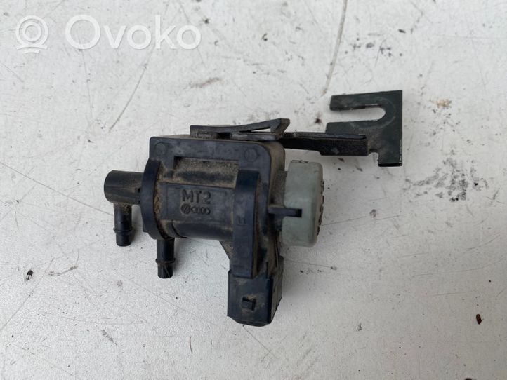 Audi A6 S6 C5 4B Valvola di depressione 1J0906283A