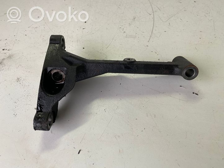 Toyota Avensis T270 Supporto di montaggio del motore (usato) 3311805010