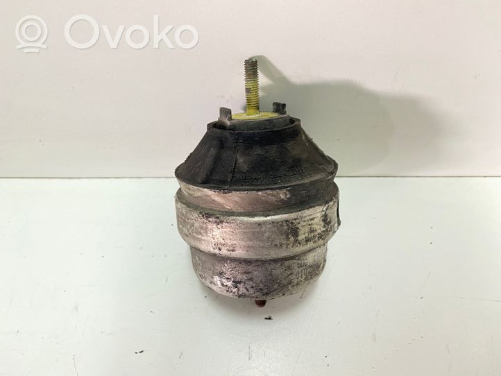 Volkswagen PASSAT B5.5 Dzinēja spilvens 8D0199379AE