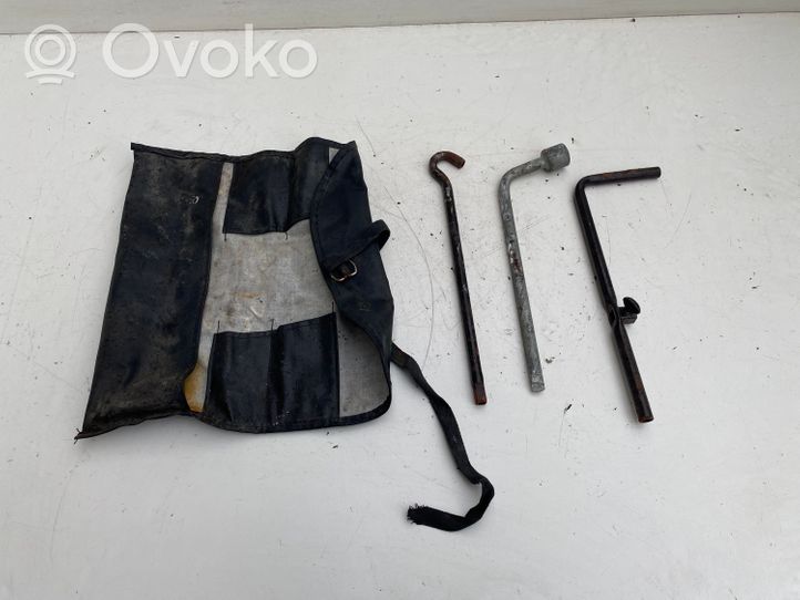 Toyota Previa (XR30, XR40) II Kit d’outils 