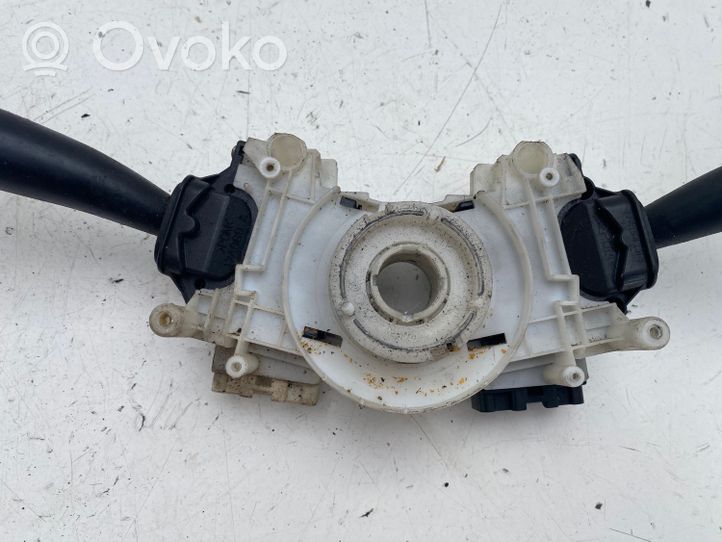 Toyota Avensis T220 Leva/interruttore dell’indicatore di direzione e tergicristallo 17B553