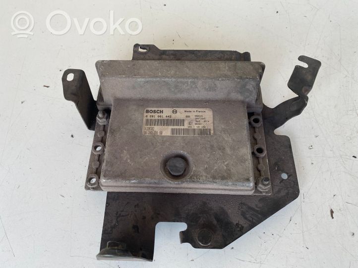 Peugeot 806 Calculateur moteur ECU 0281001442