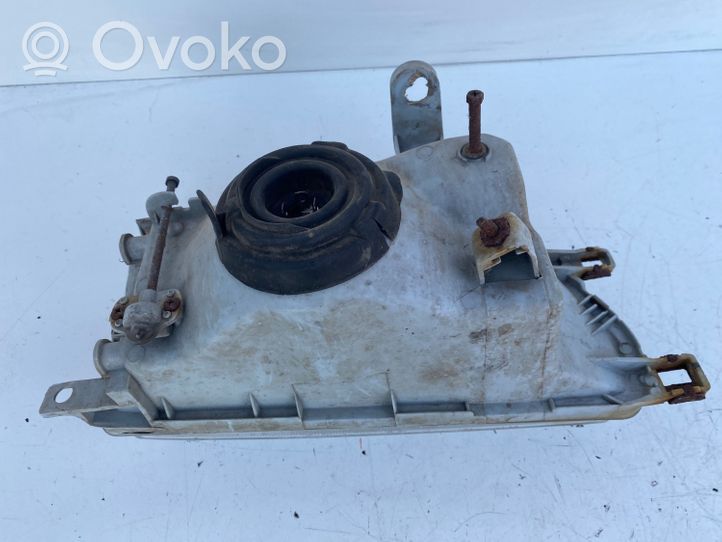 Toyota Corolla E90 Lampa przednia 082121140