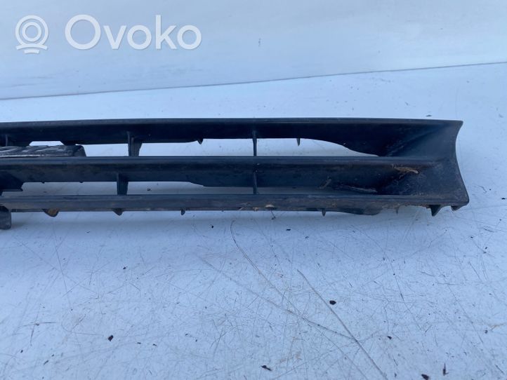 Toyota Corolla E90 Grotelės priekinės 5210112660