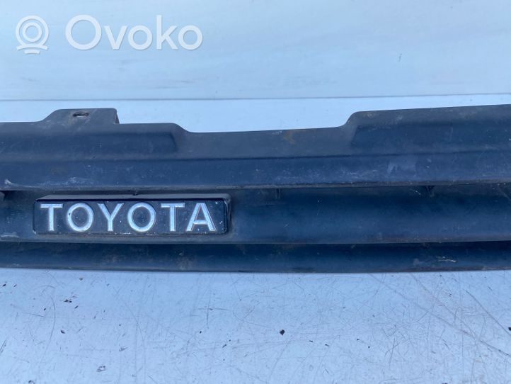 Toyota Corolla E90 Grotelės priekinės 5210112660