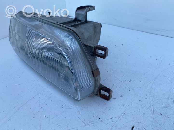 Toyota Corolla E90 Lampa przednia 12307