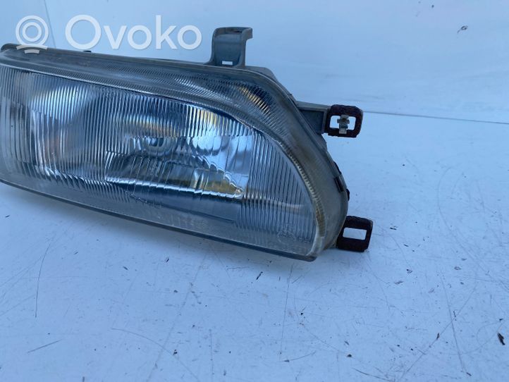 Toyota Corolla E90 Lampa przednia 201652B