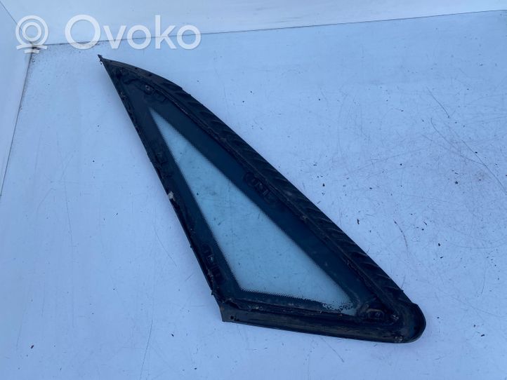 Toyota Carina T170 Fenêtre latérale avant / vitre triangulaire 