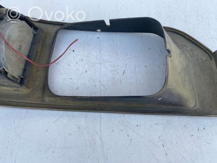 Isuzu Midi Rivestimento sotto il faro/fanale 21221394