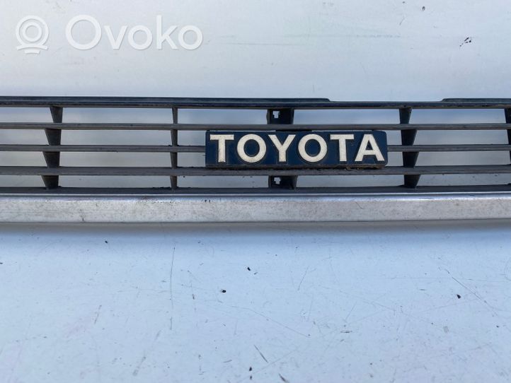 Toyota Corolla E80 Etupuskurin ylempi jäähdytinsäleikkö 5310112600