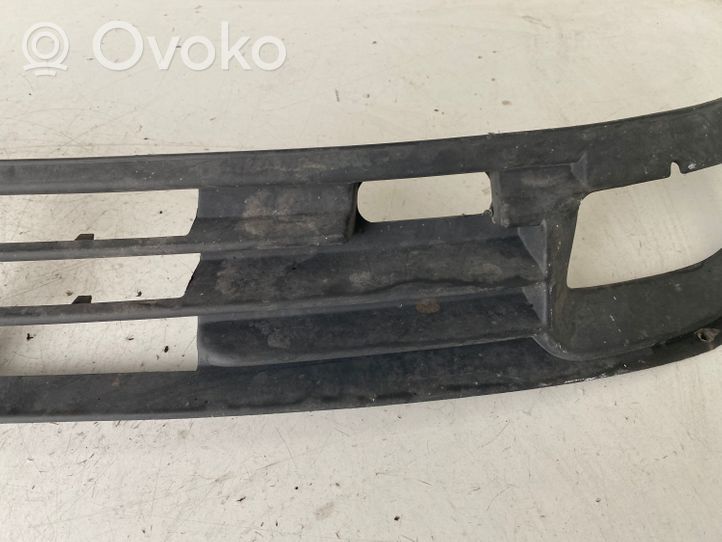 Ford Mondeo MK I Kratka dolna zderzaka przedniego 93BB17B968BD