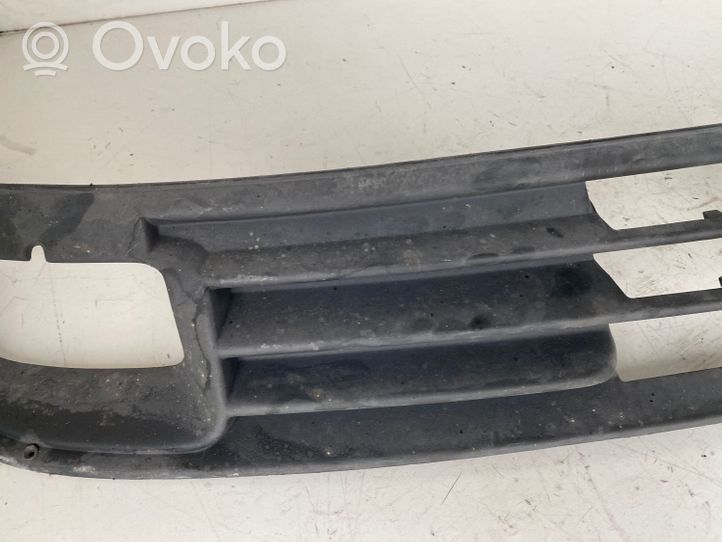 Ford Mondeo MK I Grotelės apatinės (trijų dalių) 93BB17B968BD