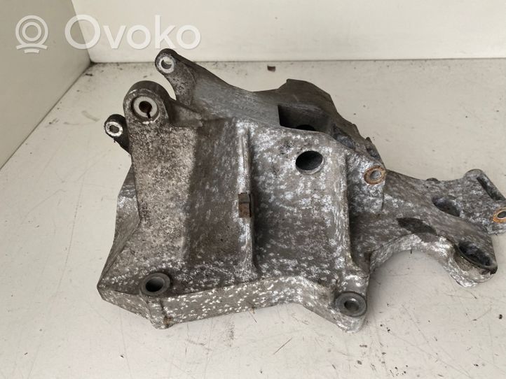 Volkswagen PASSAT B5.5 Supporto del generatore/alternatore 038903143AE