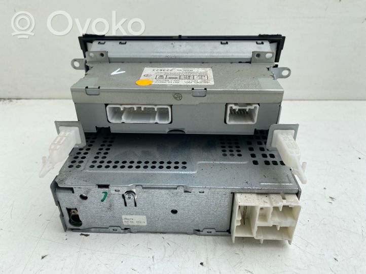 Toyota Avensis T220 Radio/CD/DVD/GPS-pääyksikkö 8611005010