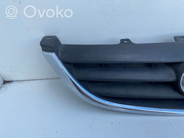 Toyota Avensis T220 Oberes Gitter vorne 5311105040A