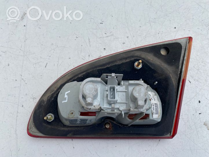 Toyota Avensis T220 Lampy tylnej klapy bagażnika 89022026