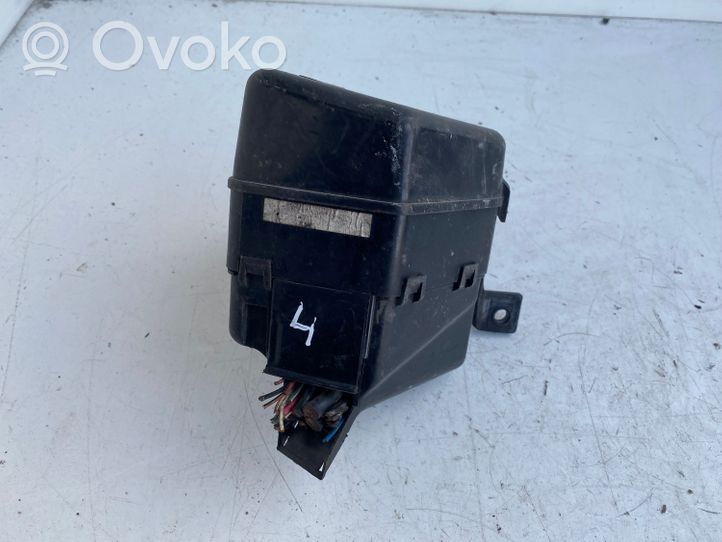 Toyota Avensis T220 Module de fusibles 69983