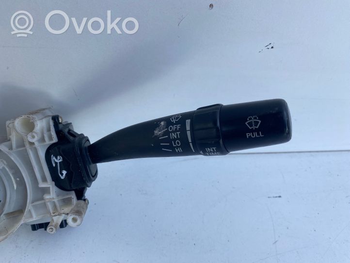 Toyota Avensis T220 Leva/interruttore dell’indicatore di direzione e tergicristallo 17B553