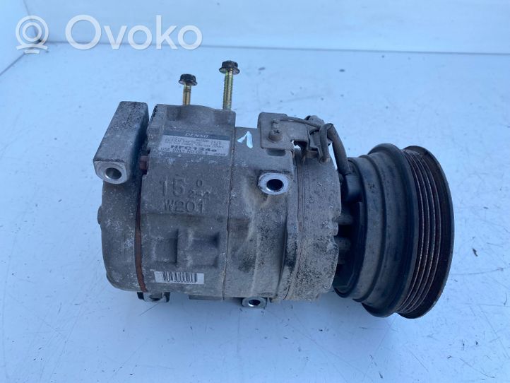 Toyota Avensis T220 Ilmastointilaitteen kompressorin pumppu (A/C) 4472203435