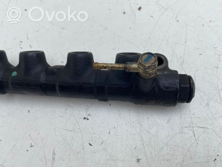 Toyota Avensis T220 Tuyau de conduite principale de carburant 8945812010