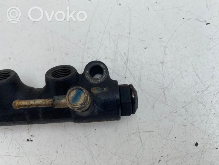 Toyota Avensis T220 Tuyau de conduite principale de carburant 8945812010