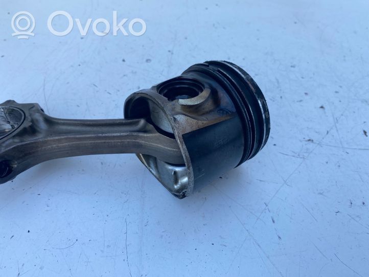 Toyota Avensis T220 Piston avec bielle 