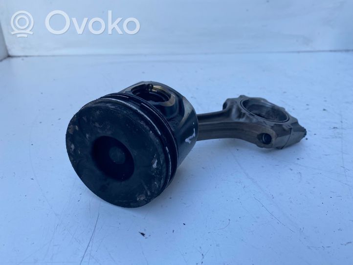 Toyota Avensis T220 Piston avec bielle 