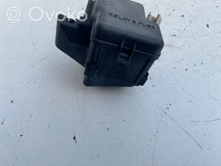 Toyota Previa (XR30, XR40) II Module de fusibles 