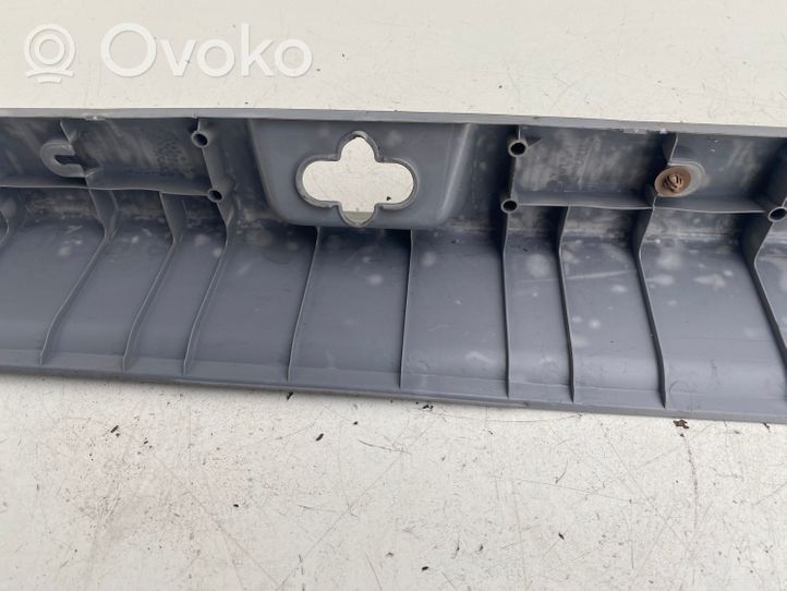 Toyota Previa (XR30, XR40) II Protector del borde del maletero/compartimento de carga 6793528040