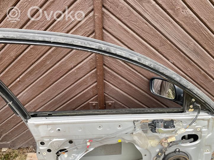 Toyota Avensis T220 Priekinės durys 