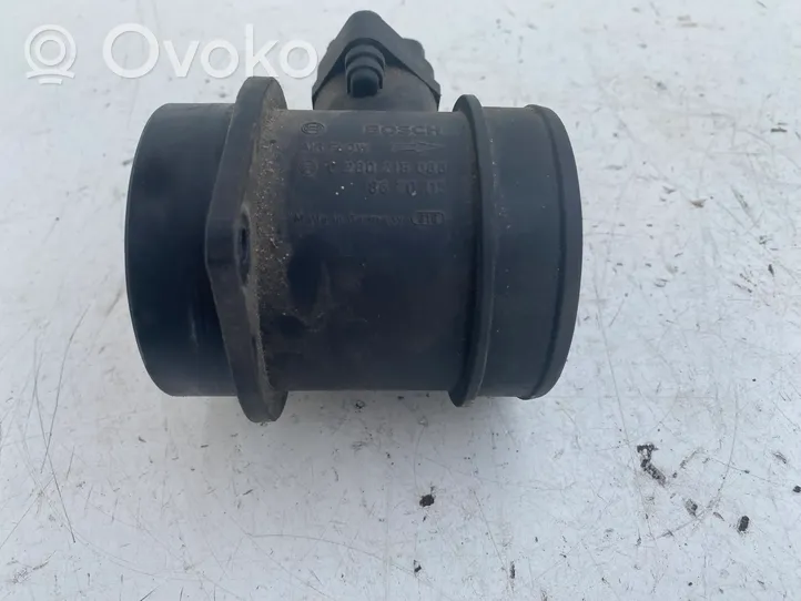 Volvo V70 Przepływomierz masowy powietrza MAF 8670115