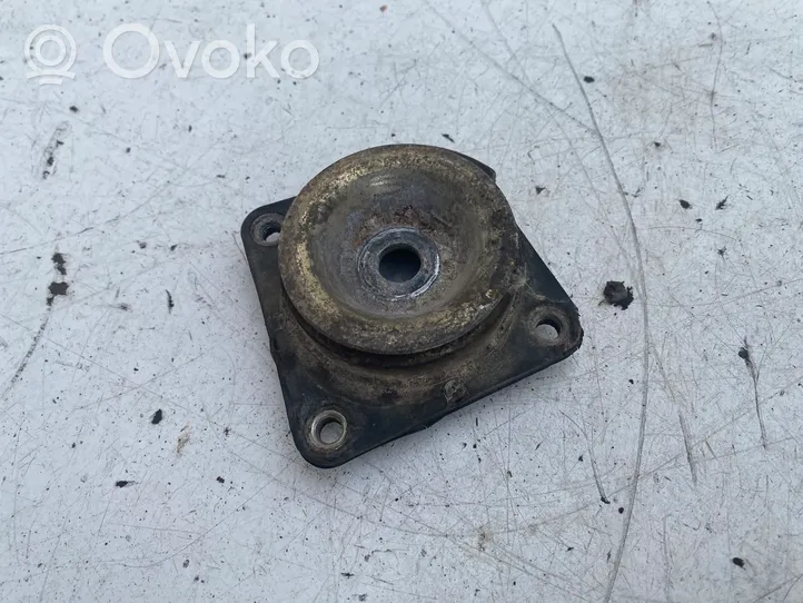 Volvo V70 Front shock absorber mounting bracket 