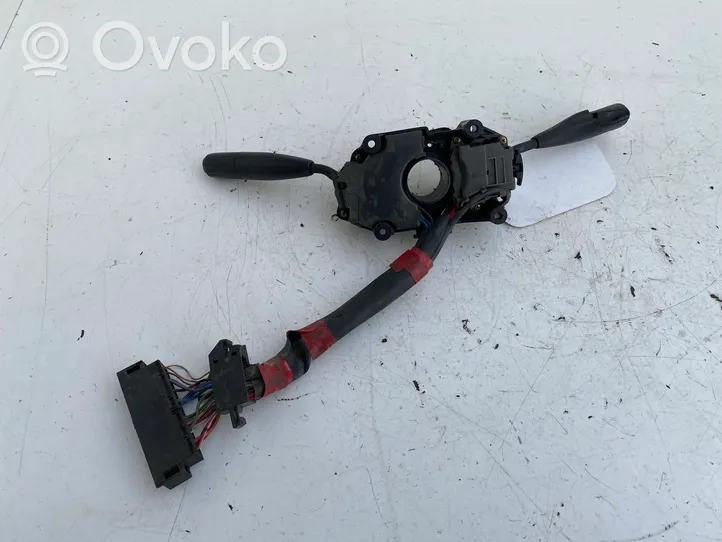 Toyota Corolla E90 Leva/interruttore dell’indicatore di direzione e tergicristallo 843101A440