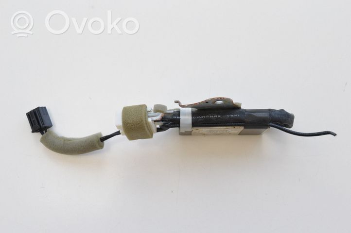 Lexus RX 330 - 350 - 400H Pystyantennivahvistin 8630048280