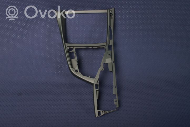 BMW 2 F22 F23 Pavarų perjungimo svirties apdaila (plastikinė) 51169207313