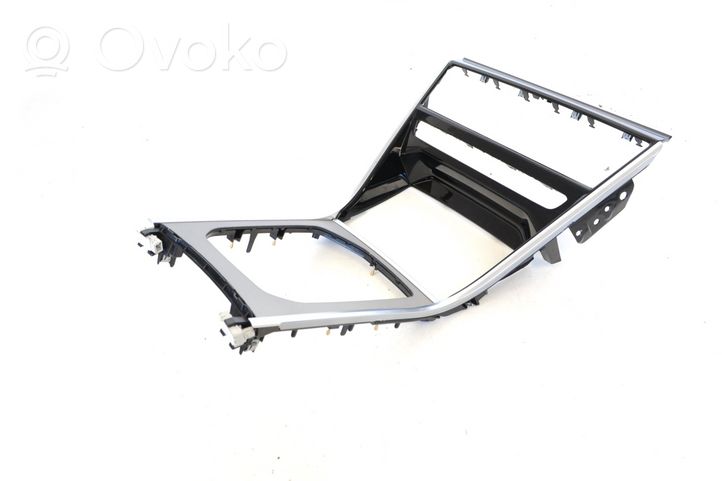 BMW 8 G15 Rivestimento del vano portaoggetti del cruscotto 8070880