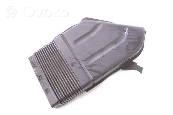 Audi A4 S4 B6 8E 8H Prowadnica powietrza intercoolera 8E0129617D