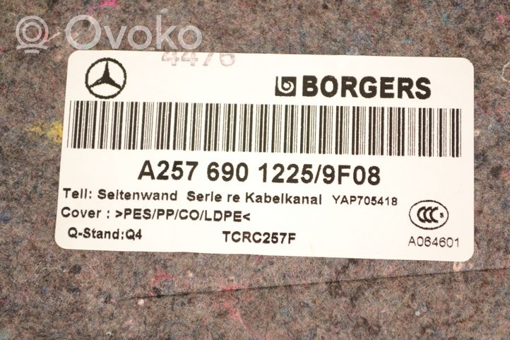 Mercedes-Benz CLS C257 Boczek / Tapicerka / bagażnika A2576901225