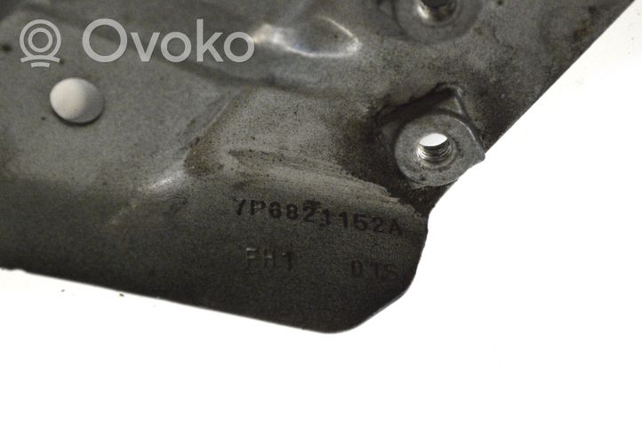 Volkswagen Touareg II Supporto di montaggio del parafango 7P6821152A